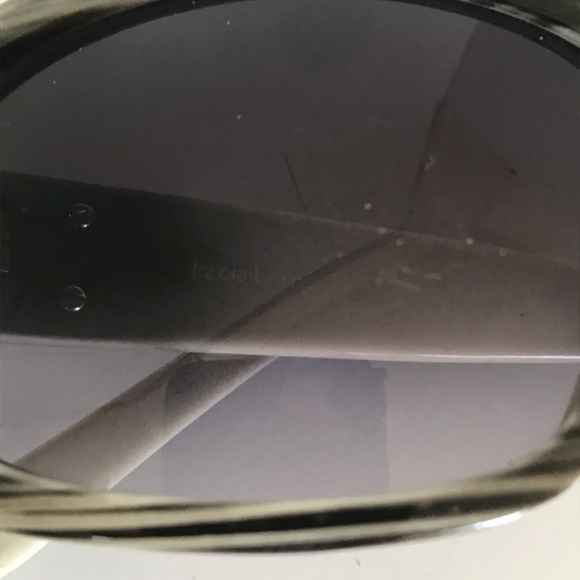 Liz Claiborne Black and White Striped Sunglasses 🔴 - Picture 6 of 6